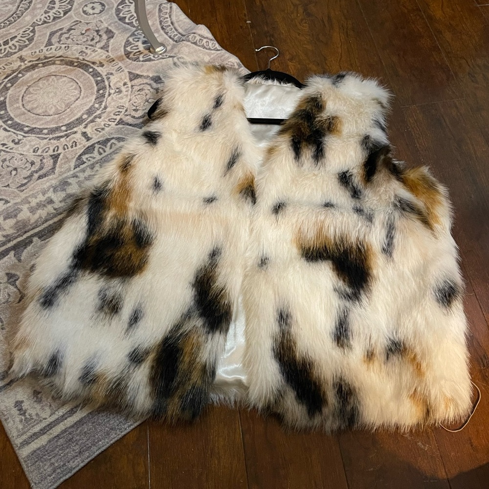 NWT Odiva Faux Fur Vest with Black and Brown Accents